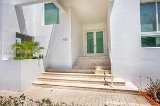 485 Ridgewood Rd in Key Biscayne, FL - Building Photo - Building Photo