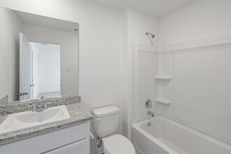 137 Desert Hare Dr in Jarrell, TX - Building Photo - Building Photo