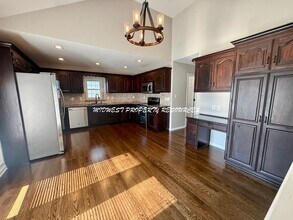 1209 SE Bridgehampton Way in Lee's Summit, MO - Building Photo - Building Photo