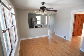 3248 S Delaware Ave, Unit Upper in Milwaukee, WI - Building Photo - Building Photo