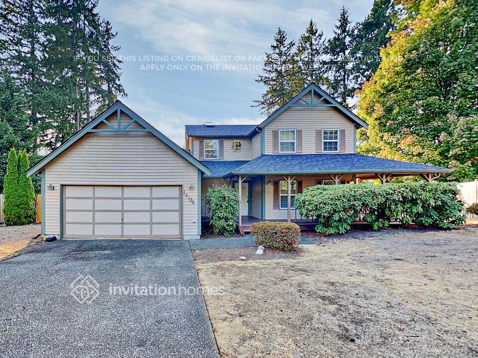 14104 76th Ave E in Puyallup, WA - Foto de edificio