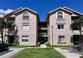 10420 SW 158th Ct in Miami, FL - Building Photo