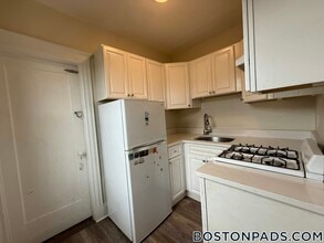 349 Pleasant St in Malden, MA - Foto de edificio - Building Photo