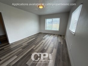 5824 Ocean Beach Hwy in Longview, WA - Building Photo - Building Photo