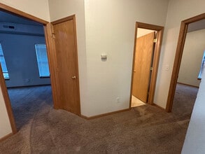 2888 Coral Ct in Coralville, IA - Foto de edificio - Building Photo