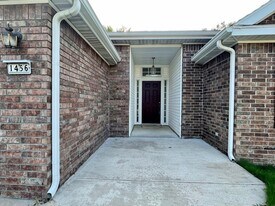 1456 Timberline Dr in Fayetteville, AR - Building Photo