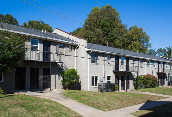 Fairway Court Apartments in Atlanta, GA - Building Photo - Building Photo