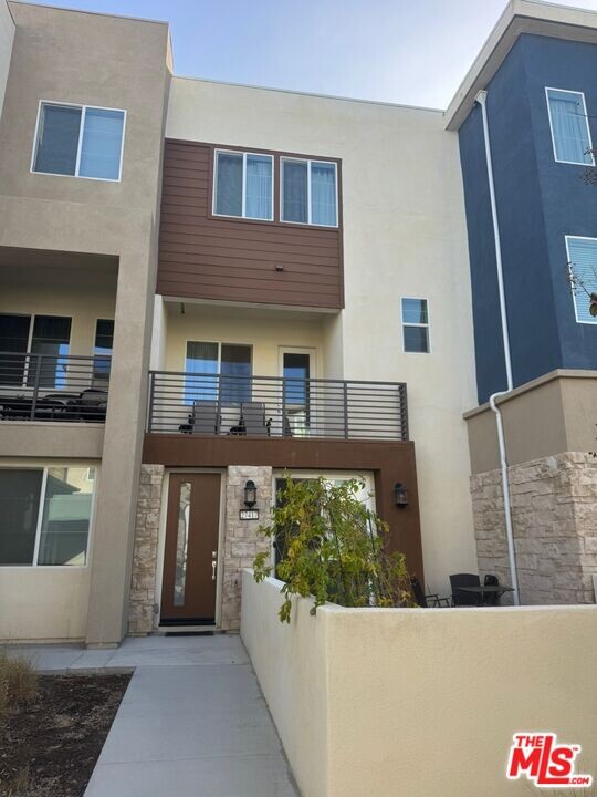 27417 N Horizon View Ln in Valencia, CA - Building Photo