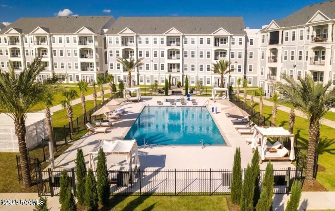 1521 Camellia Blvd in Lafayette, LA - Building Photo