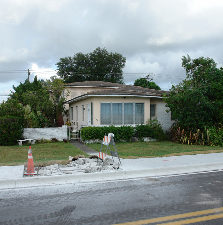 8920 NE 2nd Ave in Miami, FL - Building Photo