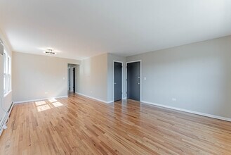 2036 N 72nd Ct, Unit 2 in Chicago, IL - Foto de edificio - Building Photo