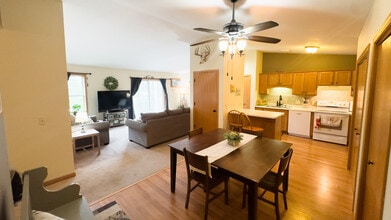 1411 Watercress Cir in West Bend, WI - Building Photo - Building Photo