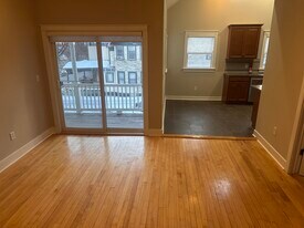 135 Maple Ave, Unit 2R in Saratoga Springs, NY - Building Photo