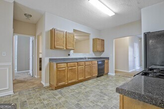 214 Southwind Ln in Newnan, GA - Building Photo - Building Photo