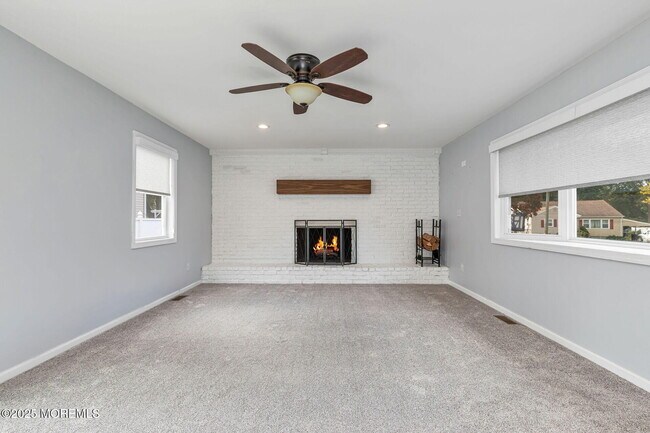 621 Sumner Ave in Belford, NJ - Foto de edificio - Building Photo