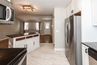 317 S Pam Ave in St. Charles, MO - Building Photo - Building Photo