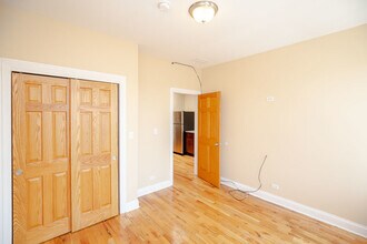 5556 W Belmont Ave, Unit 2 in Chicago, IL - Foto de edificio - Building Photo