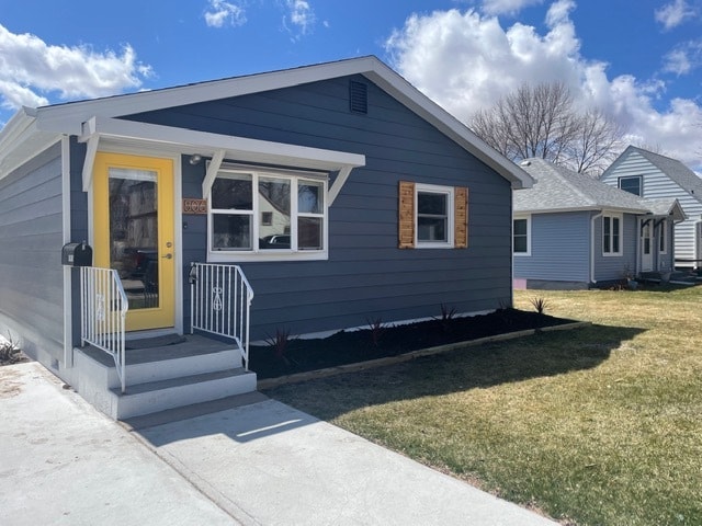 property at 806 W 4th St