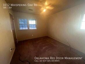 1012 Whispering Oak Rd in Oklahoma City, OK - Building Photo - Building Photo