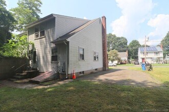 74 Westerly St in Manchester, CT - Building Photo - Building Photo