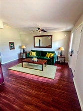 317 W School St, Unit B in Lake Charles, LA - Foto de edificio - Building Photo