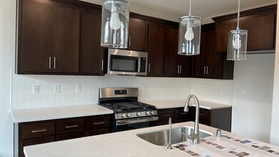 616 Whisper Ln in Pittsburg, CA - Building Photo - Building Photo