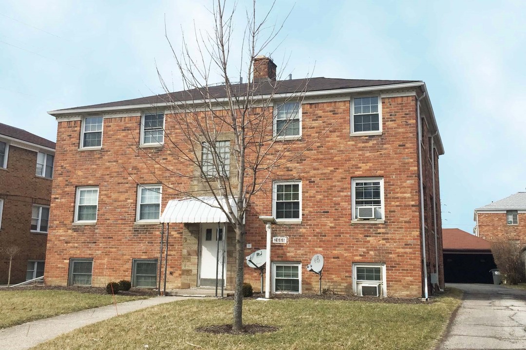2666 Kenwood Blvd in Toledo, OH - Foto de edificio