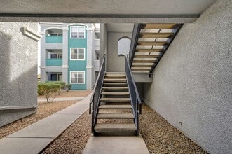 6955 N Durango Dr in Las Vegas, NV - Building Photo - Building Photo