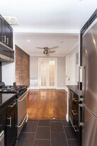 345 W 53rd St, Unit 4B in New York, NY - Building Photo