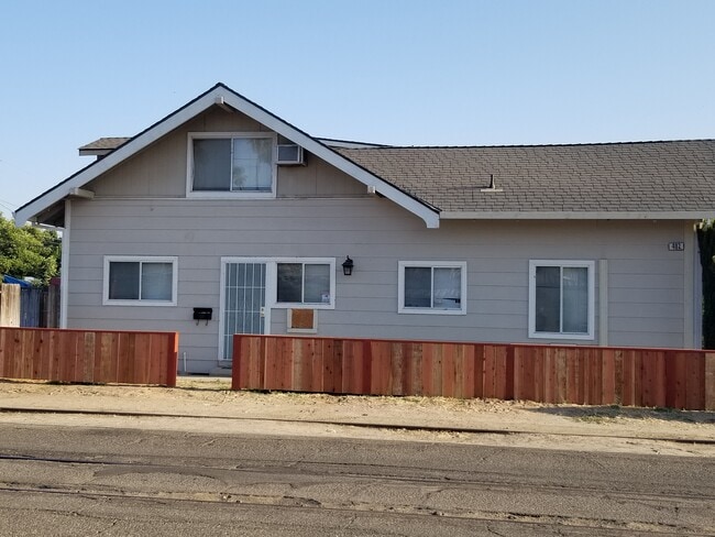 402 S Laurel St, Unit 402 S Laurel Street in Turlock, CA - Building Photo - Building Photo