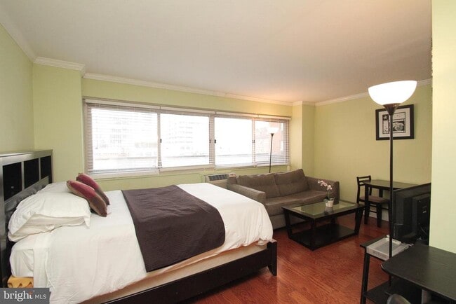 property at 2101 Chestnut St