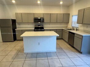 817 NW 3rd Way in Pompano Beach, FL - Building Photo - Building Photo