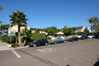 Pacific Manor Apartments in Encinitas, CA - Building Photo - Building Photo