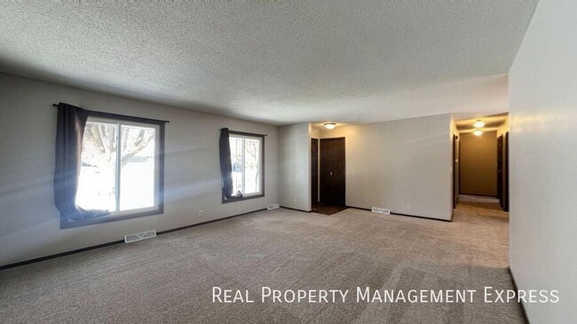 2200 S Stephen Ave in Sioux Falls, SD - Building Photo - Building Photo