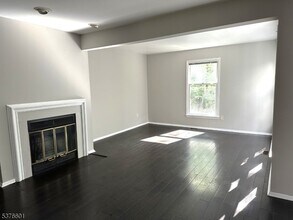 18 Arthurs Ct in Berkeley Heights, NJ - Building Photo - Building Photo