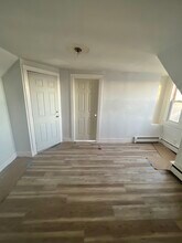 103 Walnut St, Unit 3rd floor in Waterbury, CT - Building Photo - Building Photo