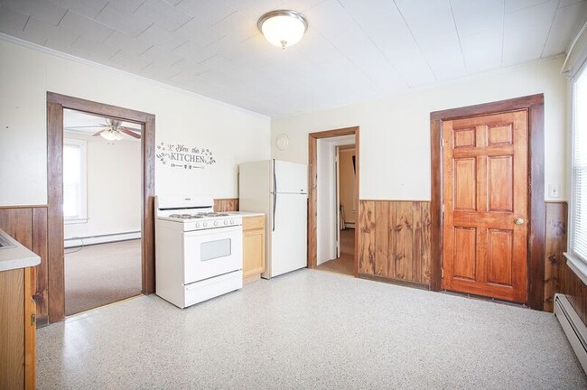 13 1/2 Weston St, Unit 2 in Wilbraham, MA - Building Photo - Building Photo