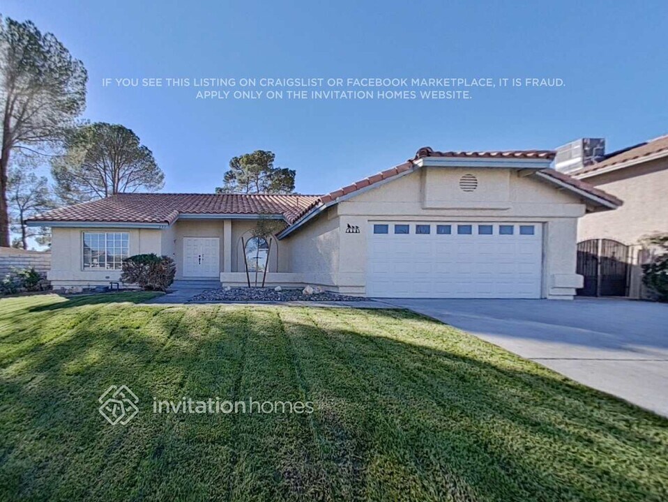 111 Gainsway W Dr in Henderson, NV - Foto de edificio