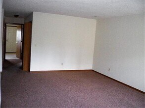 626 W 8th St in New Richmond, WI - Building Photo - Building Photo