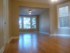 2217 W Lawrence Ave in Chicago, IL - Building Photo - Building Photo
