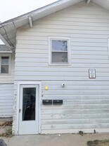 112 N Plum St in Hutchinson, KS - Building Photo