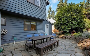 12062 NE 137th Ct in Kirkland, WA - Building Photo - Building Photo