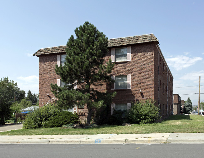 Sprucewood Apartments in Englewood, CO - Foto de edificio - Building Photo