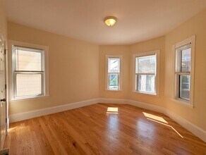 71 Merriam St, Unit 2 in Somerville, MA - Building Photo - Building Photo