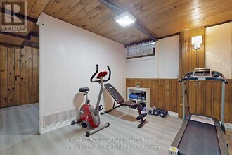 75 Glenstroke Dr in Toronto, ON - Building Photo - Building Photo