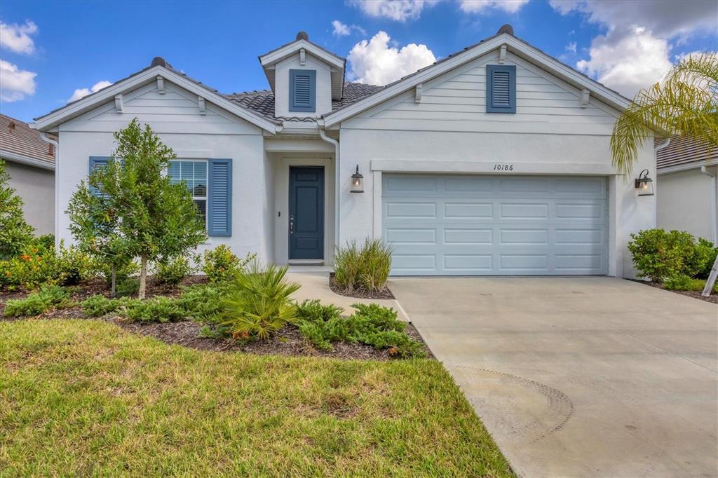 10186 Crystal Isles Cir in Sarasota, FL - Building Photo
