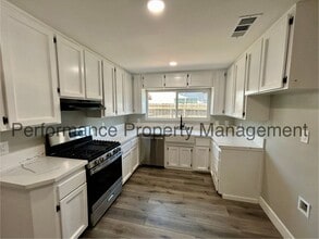 400 Louise St in Shafter, CA - Building Photo - Building Photo