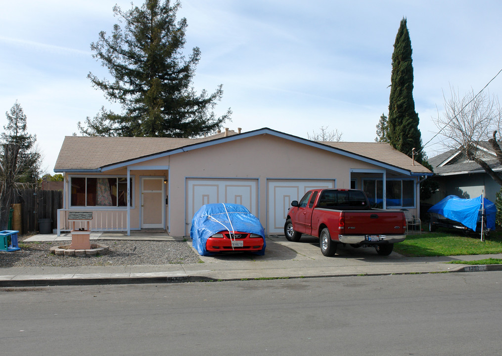 1391 Beachwood Dr in Santa Rosa, CA - Foto de edificio