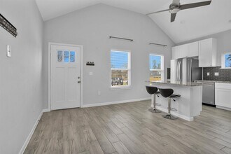 16694 E Juneau St in Montgomery, TX - Foto de edificio - Building Photo
