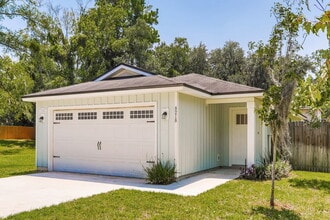 8218 Highfield Ave in Jacksonville, FL - Building Photo - Building Photo